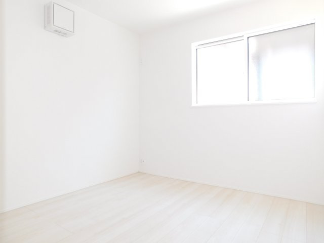 北名古屋市熊之庄山の前の新築一戸建の洋室|◇２階洋室◇　　明るい洋室５．０帖　全居室収納完備！