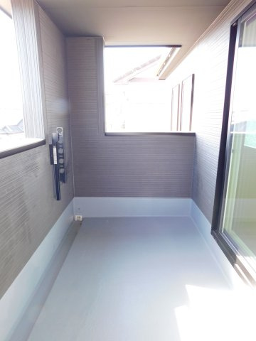 北名古屋市熊之庄山の前の新築一戸建のバルコニー|◇バルコニー◇　　急な天候の変化でも安心なインナーバルコニー♪　洋室から出入りできます！