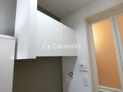 【設備】 | アンビシオン泉中央 | 洗濯機置き場の上にも棚があります。