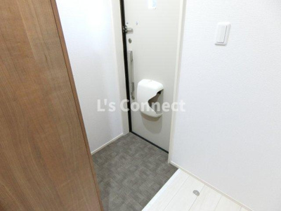 【玄関】 | アンビシオン泉中央 | 背の高い下駄箱で靴も収納できます。