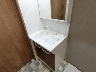 【洗面所】 | アンビシオン泉中央 | 朝の支度もスムーズな独立洗面台。