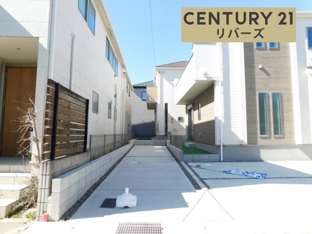 名古屋市西区花原町の新築一戸建の前面道路含む現地写真|◇Ａ号棟◇　　新価格！！いつでも見学出来ます♪（お問合せ当日、平日、水曜、夜間でもＯＫ）　駐車２台ＯＫ！　人工芝の庭付き♪　大型パントリー完備！　周辺環境充実♪