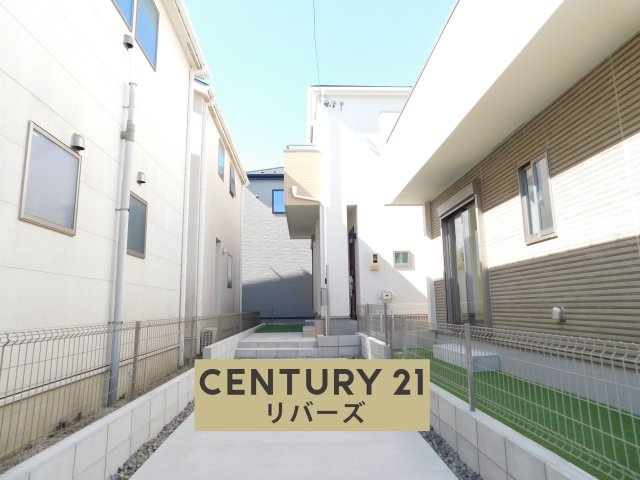名古屋市西区花原町の新築一戸建の外観|◇Ａ号棟◇　　ラスト１棟！！新価格！！いつでも見学出来ます♪（お問合せ当日、平日、水曜、夜間でもＯＫ）　駐車２台ＯＫ！　人工芝の庭付き♪　大型パントリー完備！　周辺環境充実♪