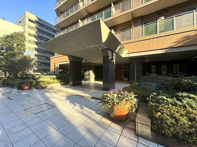 【エントランス】 | ライオンズタワー池袋 | エントランス外観　※前回募集時2023年12月撮影