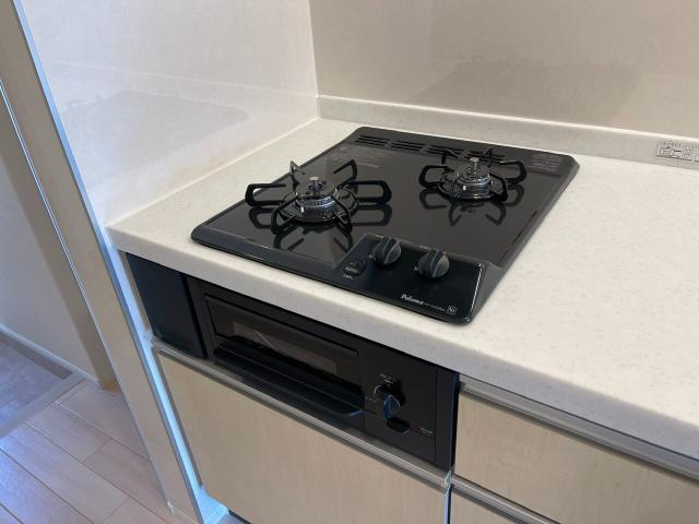 ララ・スクエアのキッチン|2口コンログリル付き