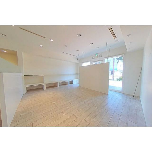 岐阜市東金宝町３丁目の店舗一部の内装