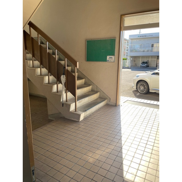 岐阜市市橋６丁目のアパートのエントランス