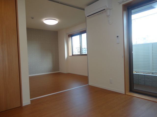 メルヴェイユー王寺の居間・リビング