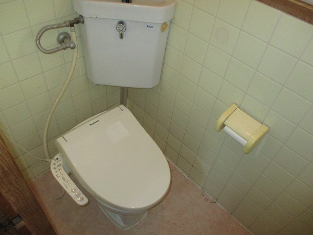 生駒郡斑鳩町神南３丁目の一戸建てのトイレ