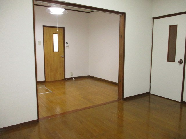 生駒郡斑鳩町神南３丁目の一戸建ての居間・リビング