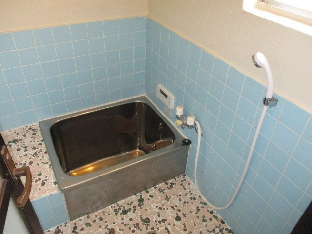 生駒郡斑鳩町神南３丁目の一戸建ての浴室