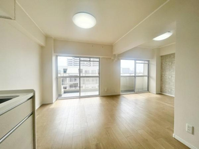 【居間・リビング】 | カルム堺Ｂ棟 | 家族の一体感を感じられるDK！家族と過ごす時間を大切にする方にぴったりの住空間です♪