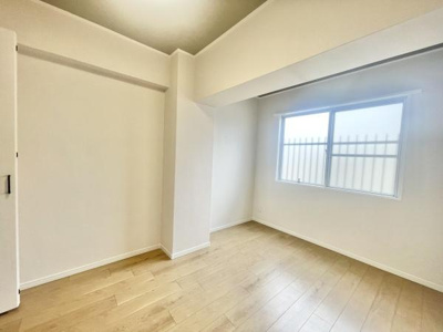 【洋室】 | カルム堺Ｂ棟 | 一人ひとりの大切なプライベート空間。
ゆとりある広さで、一人の時間をゆったりと過ごせる安らぐお部屋になるはずです♪