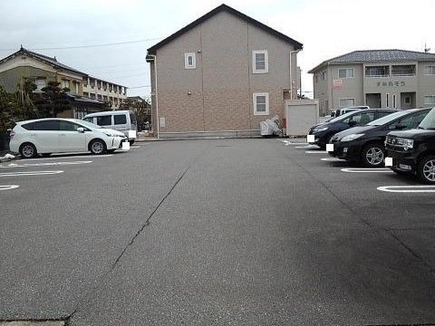 モア・ステージⅥの駐車場|駐車場があるので、車を買う予定の方も安心です