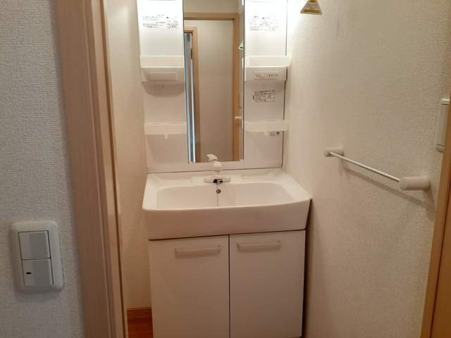 ラフレシ－ル　Ａの洗面所|スペースが確保できる洗面所です