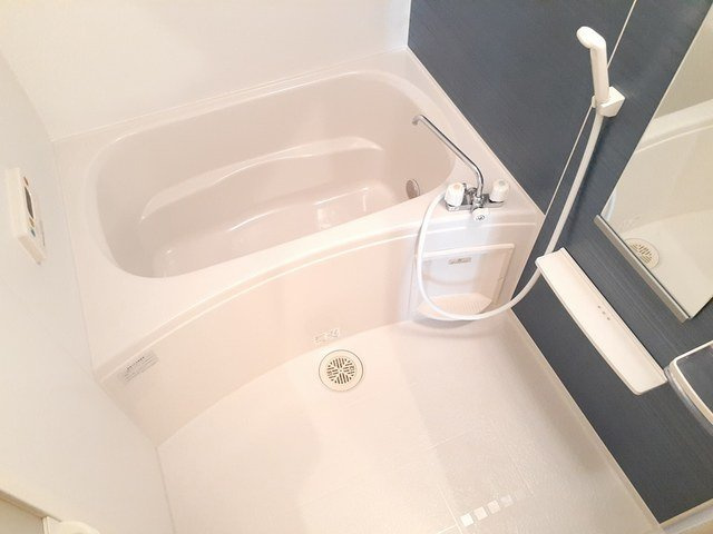 ラフレシ－ル　Ａの浴室|ゆったり過ごせるお風呂です