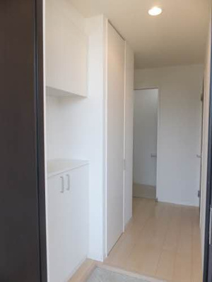 【玄関】 | ヴィラーチェ | 物置き