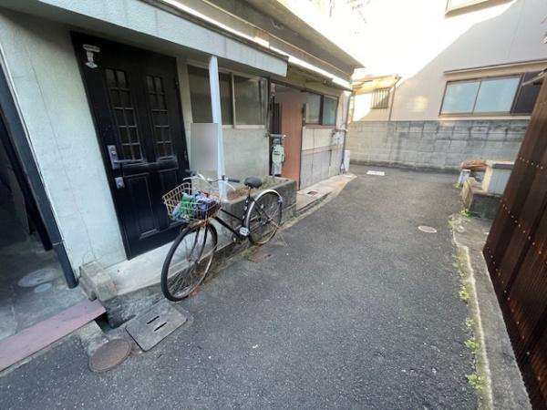 【前面道路含む現地写真】