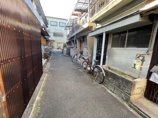 【前面道路含む現地写真】