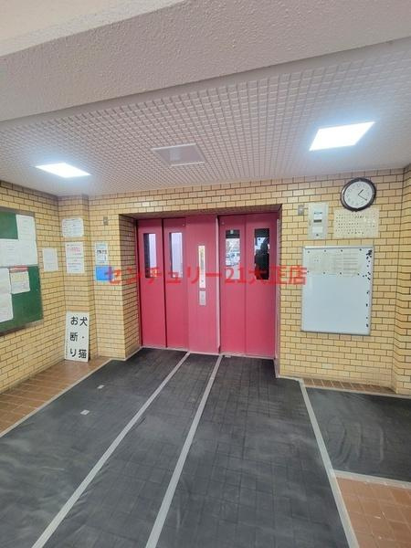 ファミール西九条のエントランス