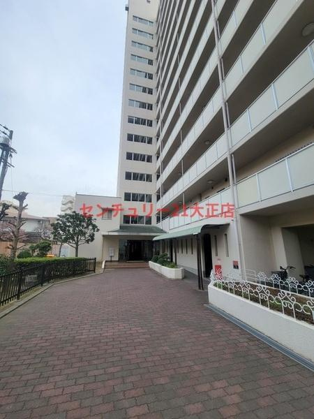 ファミール西九条のエントランス