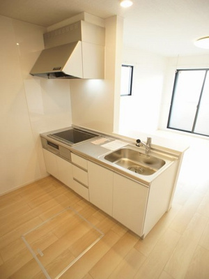 【キッチン】 | グランガーデン | システムキッチン3口コンロ付きです♪