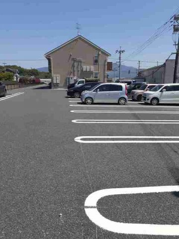 Ｆ．グローリアⅡの駐車場