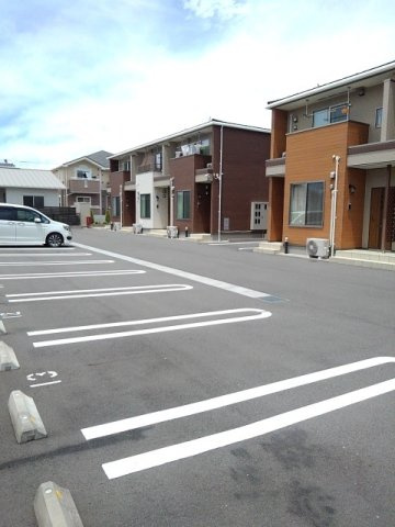 ラ・マジョーレⅠの駐車場