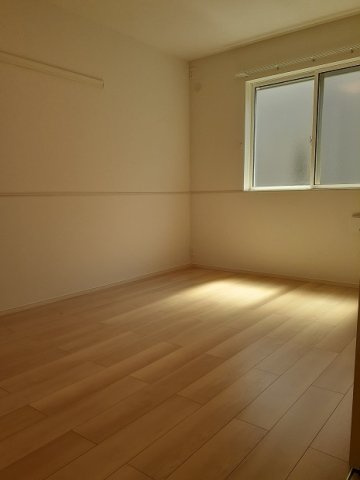 ＰＬＡＩＮ　桃の木の内装
