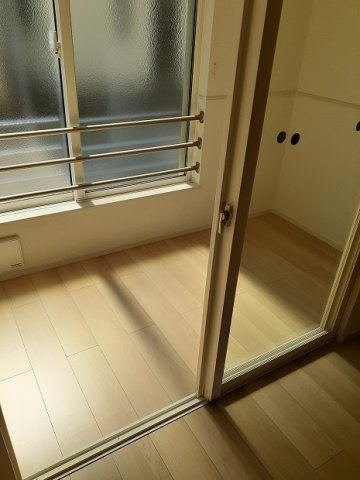 ＰＬＡＩＮ　桃の木の内装