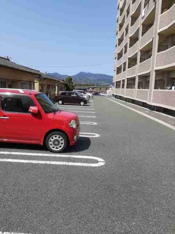 ブリランテピアッツァの駐車場