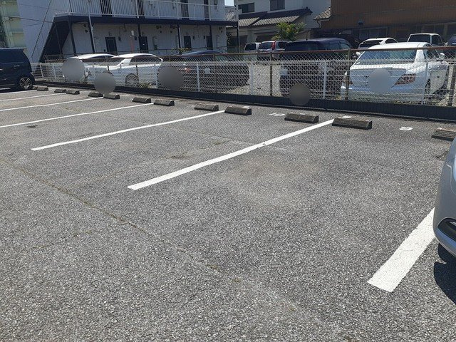 エルディムユートピアＣの駐車場