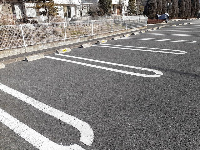 レジェンド　Ｂの駐車場