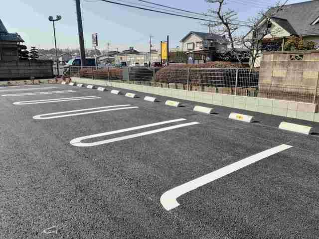 シャンテ・フルールの駐車場