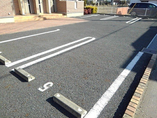 サニーソレイユの駐車場