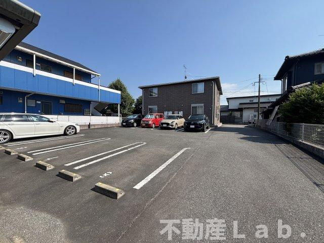 ユニバースハウスⅡの駐車場