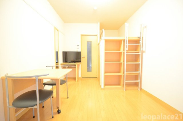 レオパレスコモダ宇頭Ⅱの居間・リビング|同タイプ物件の写真です。