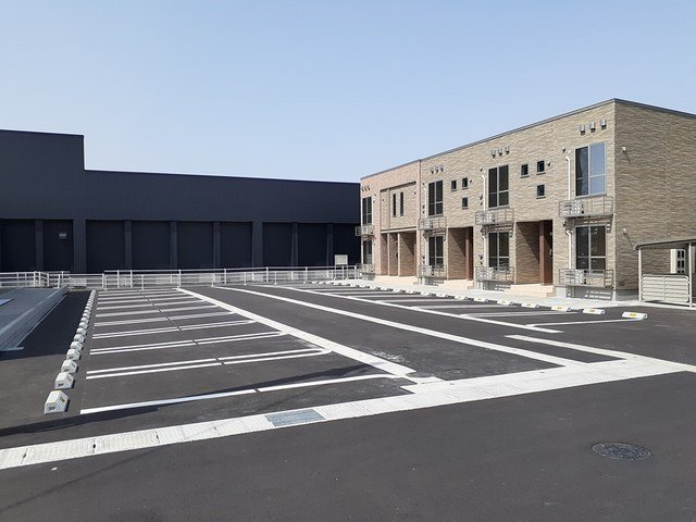 カーサ　トナミⅠの駐車場