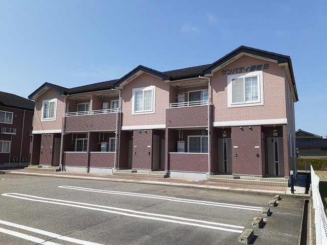 サンパティ砺波Ｂの外観