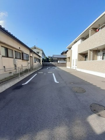 シャンテ・クレールの駐車場