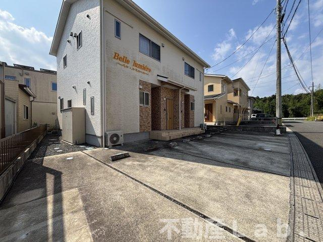 ベル・ルミエールの駐車場|※同一建物別号室のお写真です。