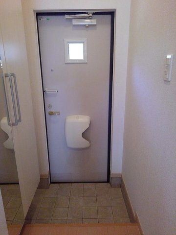 ニュードミール　ヒロの玄関