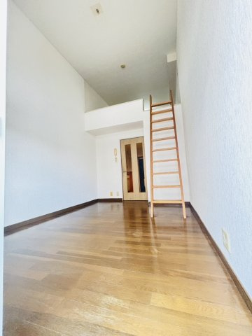 メゾンドロイヤルの居間・リビング|別号数タイプ