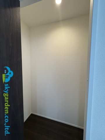 藤沢市辻堂太平台　新築戸建　全5棟4号棟の収納|キッチン横のパントリー