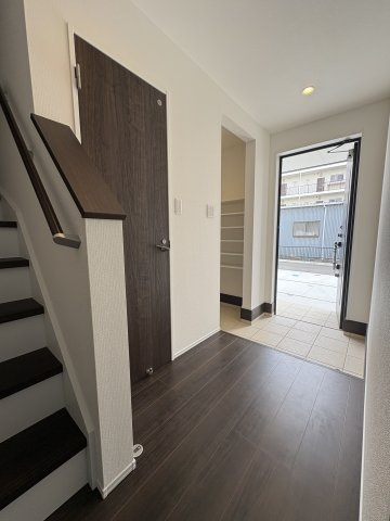 藤沢市辻堂太平台　新築戸建　全5棟4号棟の玄関|玄関ホールの様子