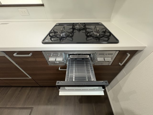 藤沢市辻堂太平台　新築戸建　全5棟4号棟のキッチン|ガスコンロ　グリル