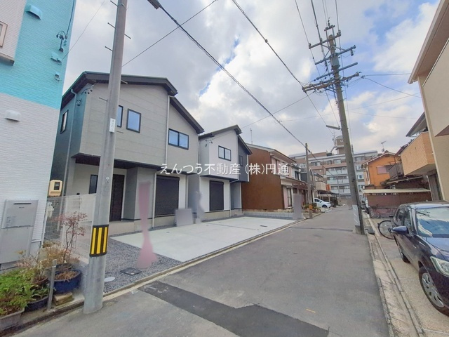 リガーレ白砂町3期の前面道路含む現地写真