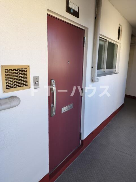 津田沼サニーマンションの玄関