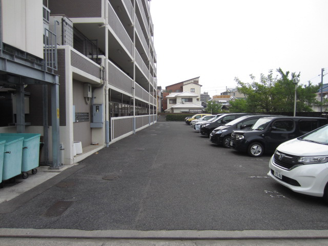 【駐車場】