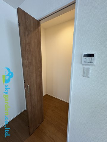 藤沢市辻堂太平台　新築戸建　全5棟５号棟の収納|キッチン横のパントリー